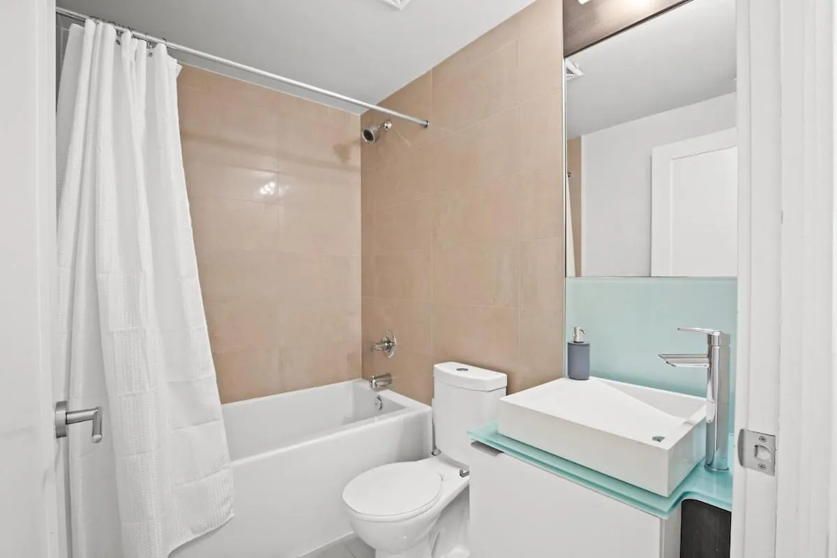 2 Bed 2 Bath Cn-Tower And Lakeviews- Parking Toronto 0*,