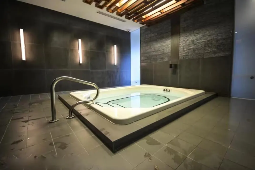 2 Bed 2 Bath Cn-Tower And Lakeviews- Parking Toronto