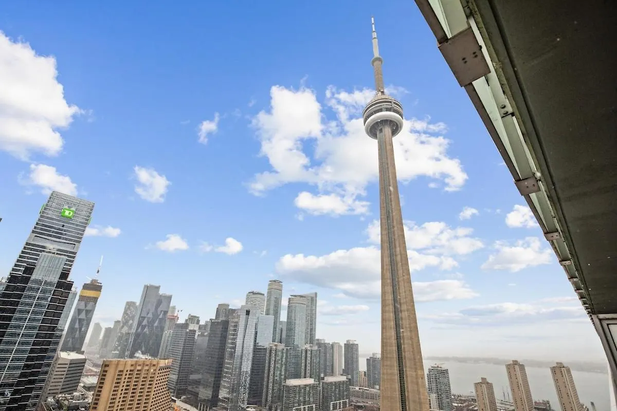 2 Bed 2 Bath Cn-Tower And Lakeviews- Parking Toronto 0*,  Canada