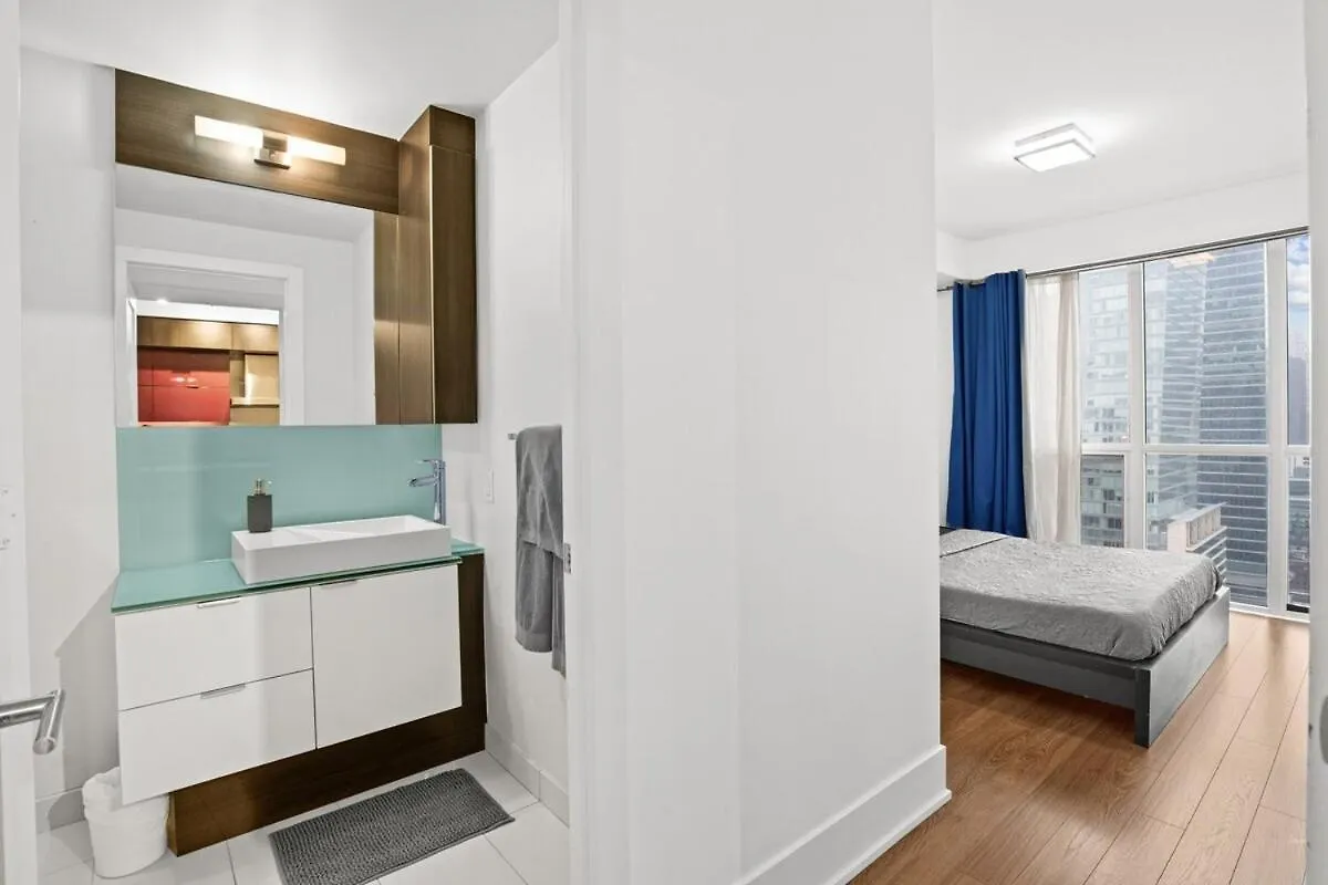 2 Bed 2 Bath Cn-Tower And Lakeviews- Parking Toronto Apartment