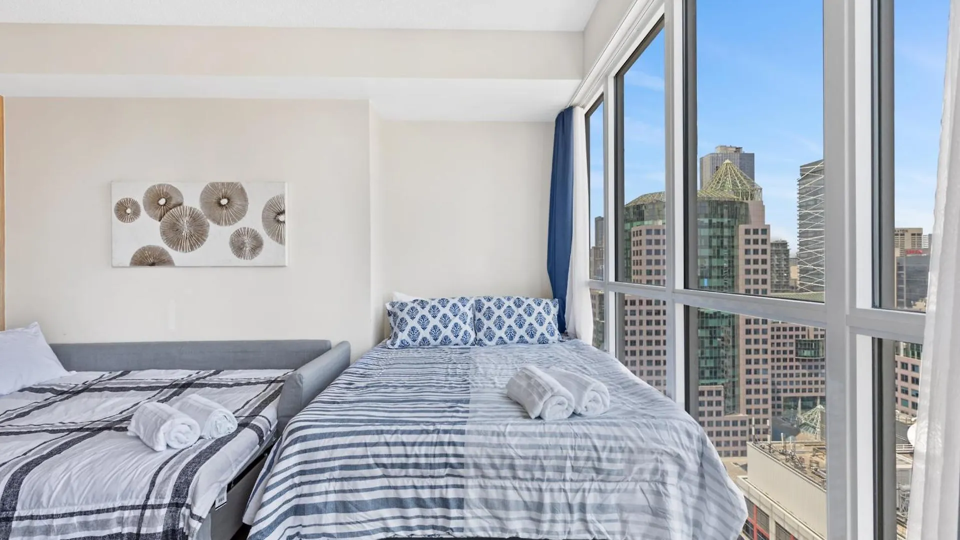 Apartment 2 Bed 2 Bath Cn-Tower And Lakeviews- Parking Toronto
