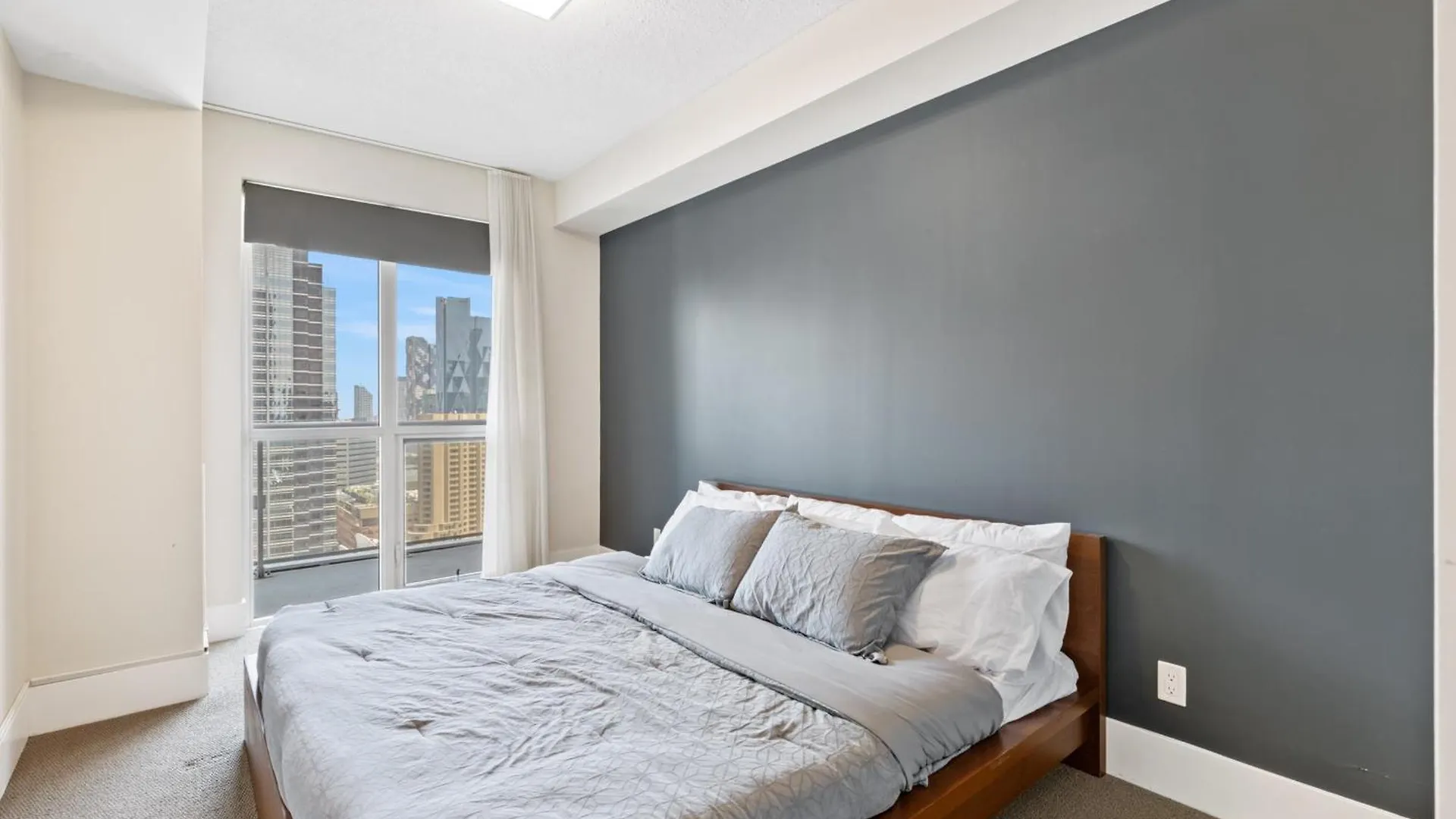 2 Bed 2 Bath Cn-Tower And Lakeviews- Parking Toronto Apartment